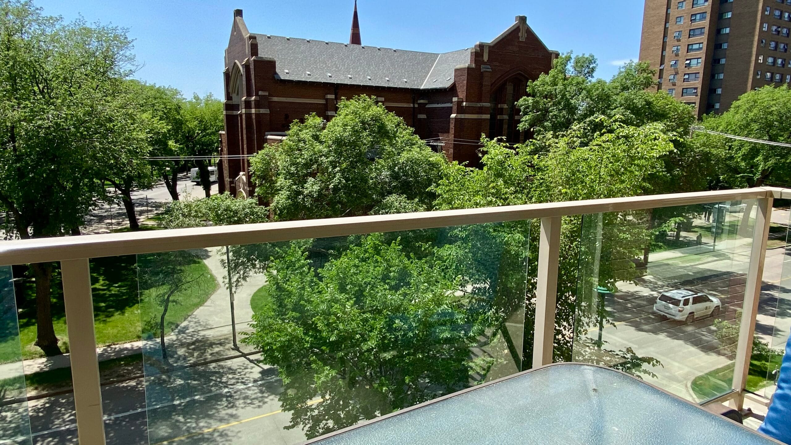 Smart TV with sound bar, The Linden