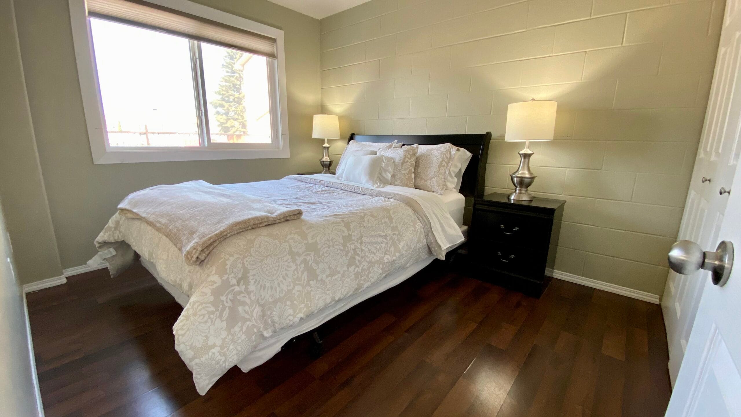 TU6 bedroom #2 with Queen bedroom #2 with Queen in 2-bed/1-bath extended stay suite in Saskatoon